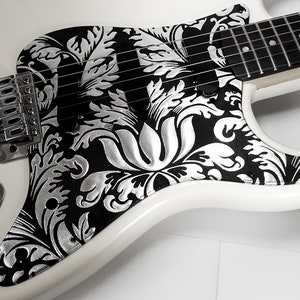 Embossed 3D SET Stratocaster Pickguard Strat SSS Silver-Black & Backplate Liquid Silver Scratch Resistant Hand Painted Scratchplate
