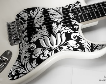Reliëf 3D-set Stratocaster-slagplaat Strat SSS zilver-zwart en achterplaat Vloeibaar zilver Krasbestendig handgeschilderde krasplaat
