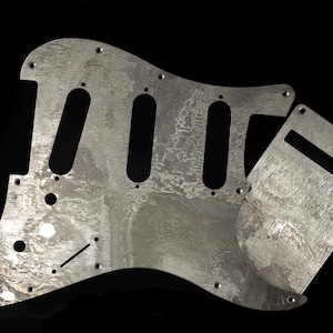 Beunruhigt Aluminium-stratocaster SSS-Plektrum Pickguard Silber SET-of-3 mit Rückplatte & Jack Boat Plate - Aged Relic Metal Prop Pickguard