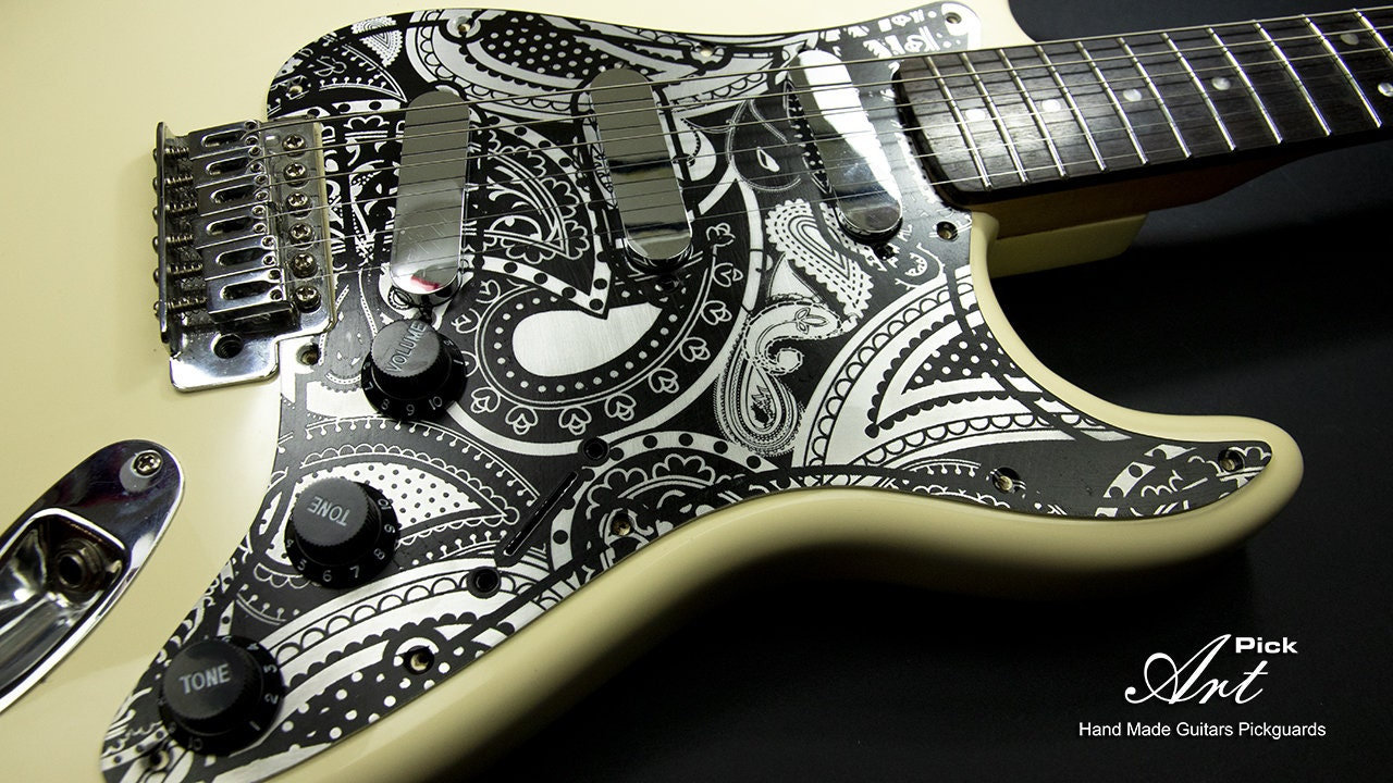 フェンダー ストラトキャスター ストラトピックガード SSS 11穴 高品質