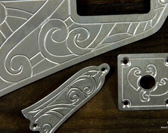 Gibson Les Paul Pickguard-Truss Rod Cover-Metal Jack Plate SET-of-3 gravierte gealterte Aluminium Hand Made