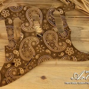 Stratocaster Pickguard SSS Paisley Kaffee Creme Texturierte Gravur Matte Oberfläche 8 oder 11 Löcher Einzigartige Synthetische Platte