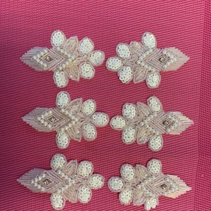 6 Pieces White Applique.
