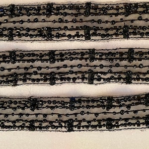 Adorno estrecho con cuentas negras para disfraz de muñeca