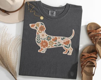 Camiseta con silueta de perro salchicha floral, camiseta de perro salchicha de jardín, camiseta bohemia para amantes de los perros, camiseta con gráfico de perro salchicha natural, camiseta de regalo para perro salchicha