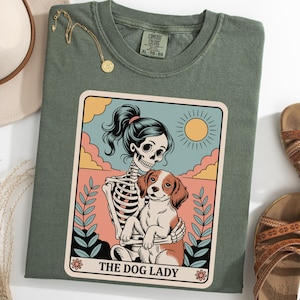 Chemise pour femme maman chien squelette, chemise de carte de tarot épagneul breton, t-shirt The Dog Lady, T-shirt gothique amateur de chiens, chemise Bretagne Halloween