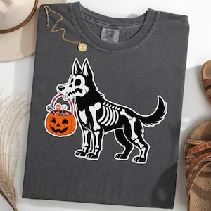 Halloween Skelett Hund Shirt, Deutscher Schäferhund Süßes oder Saures TShirt, gruseliges Schäferhund Knochen T-Shirt, lustiges Halloween-Kostüm Shirt