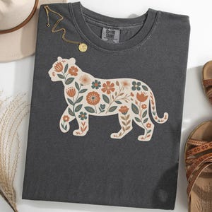 Tiger Floral Shirt, Retro Wildlife Lover TShirt, Botanical Tiger Tee, Vintage Tiger Silhouette T-Shirt, Jungle Animal Gift Tee