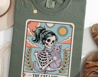 Camiseta "La Dama de los Gatos Esqueleto", camiseta gris para amantes de los gatos, camiseta de esqueleto de Halloween, mamá gótica de gato, regalo para amantes de los gatos, camiseta de tarot