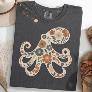 Octopus Floral Shirt, Retro Ocean Animal TShirt, Botanical Octopus Tee, Vintage Octopus Silhouette T-Shirt, Marine Life Lover Gift Tee
