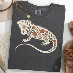 Iguana Floral Shirt, Retro Reptile Lover TShirt, Botanical Iguana Mom Tee, Vintage Iguana Silhouette T-Shirt, Pet Lizard Gift Tee