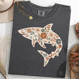 Great White Shark Floral Shirt, Retro Ocean Animal TShirt, Botanical Shark Tee, Vintage Shark Silhouette T-Shirt, Marine Life Lover Gift Tee