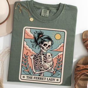 Camiseta de la Dama del Hurón, Camiseta con Carta del Tarot Esqueleto, Camiseta Linda para Amantes de los Animales, Camiseta con Disfraz de Halloween, Regalo Gótico para Ella, Camiseta Vintage para Mujer