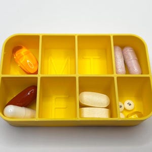 Storage pill box for each day of the week, Altoids insert for pills & vitamins on-the-go, Vitamin storage, 7 days pills vitamins