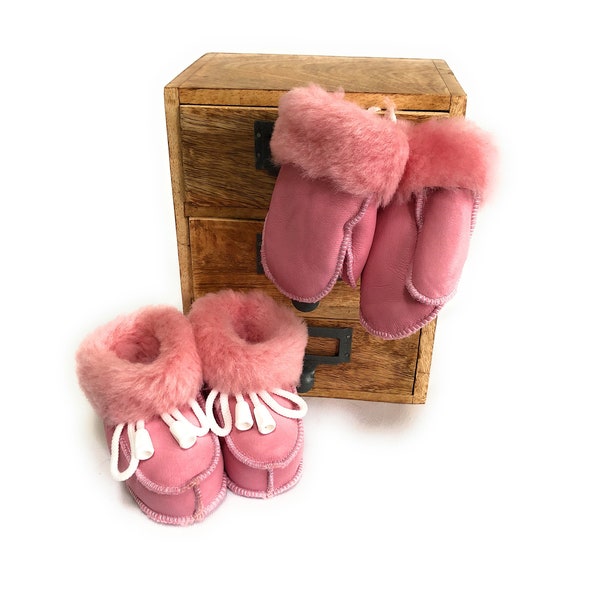 Woolfield Baby-Hausschuhe aus Schaffell + Handschuhe für Neugeborene, Jungen und Mädchen, Stiefel, Leder, Größe 0–18 Monate