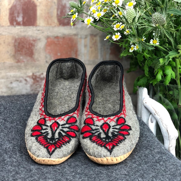 Vintage Original 100% Woolen Woolfield Slippers Ladies Handmade And Hand Embroidered