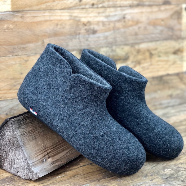 Natural Norwegian Design Gentlemen 100% Merino Wool Men Slippers Charcoal Color Boots