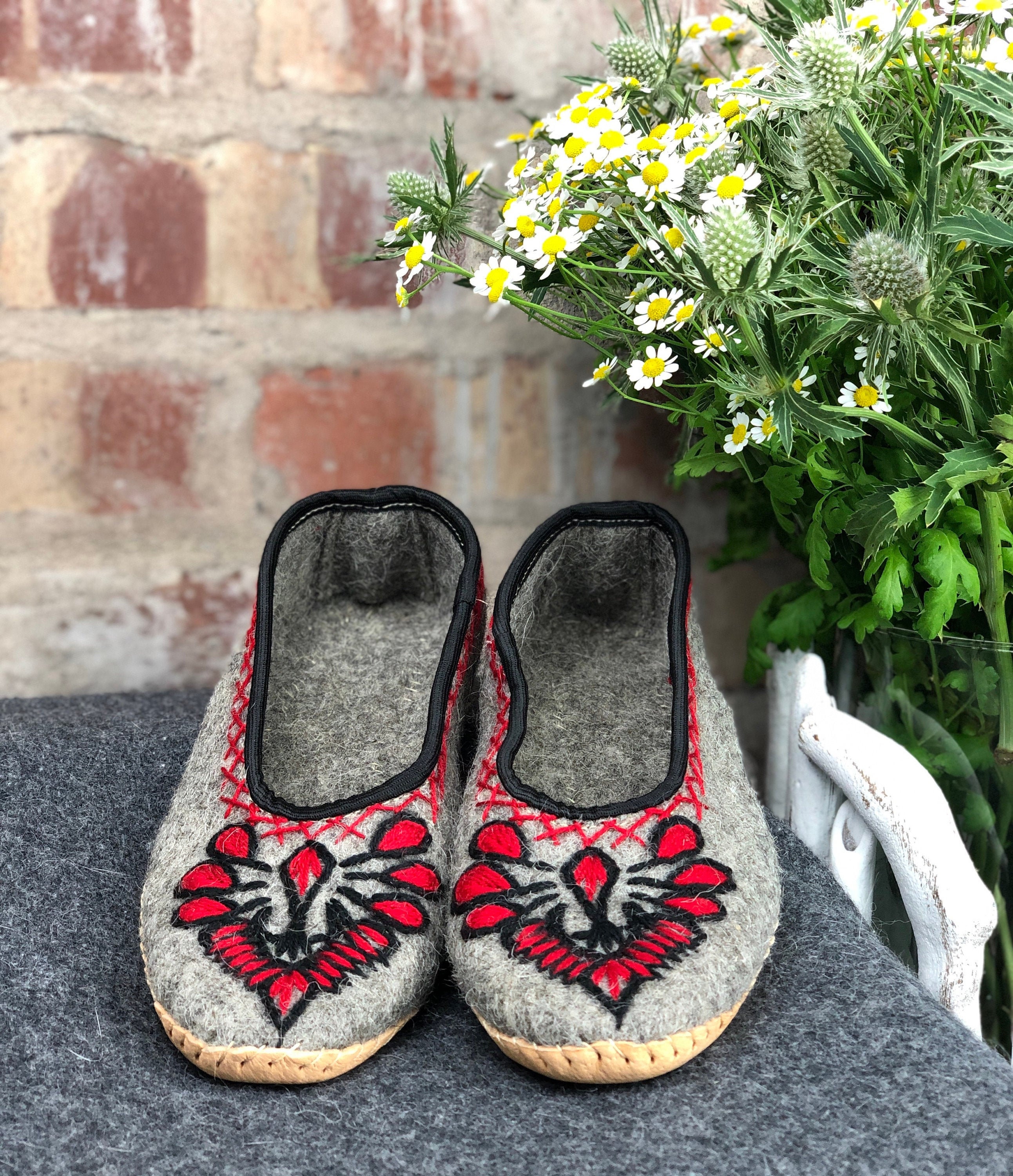 Amazon.com | Flip Flops Beach Thong Sandals Floral Polish Folk Art Summer  Comfort Slippers for Women Men Flat Slide Sandals Travel Slippers S |  Sandals