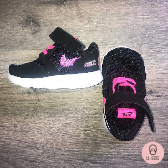 black nike girl trainers