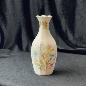 Aynsley vintage vase made in England, Aynsely Wild Tudor fine bone china vase