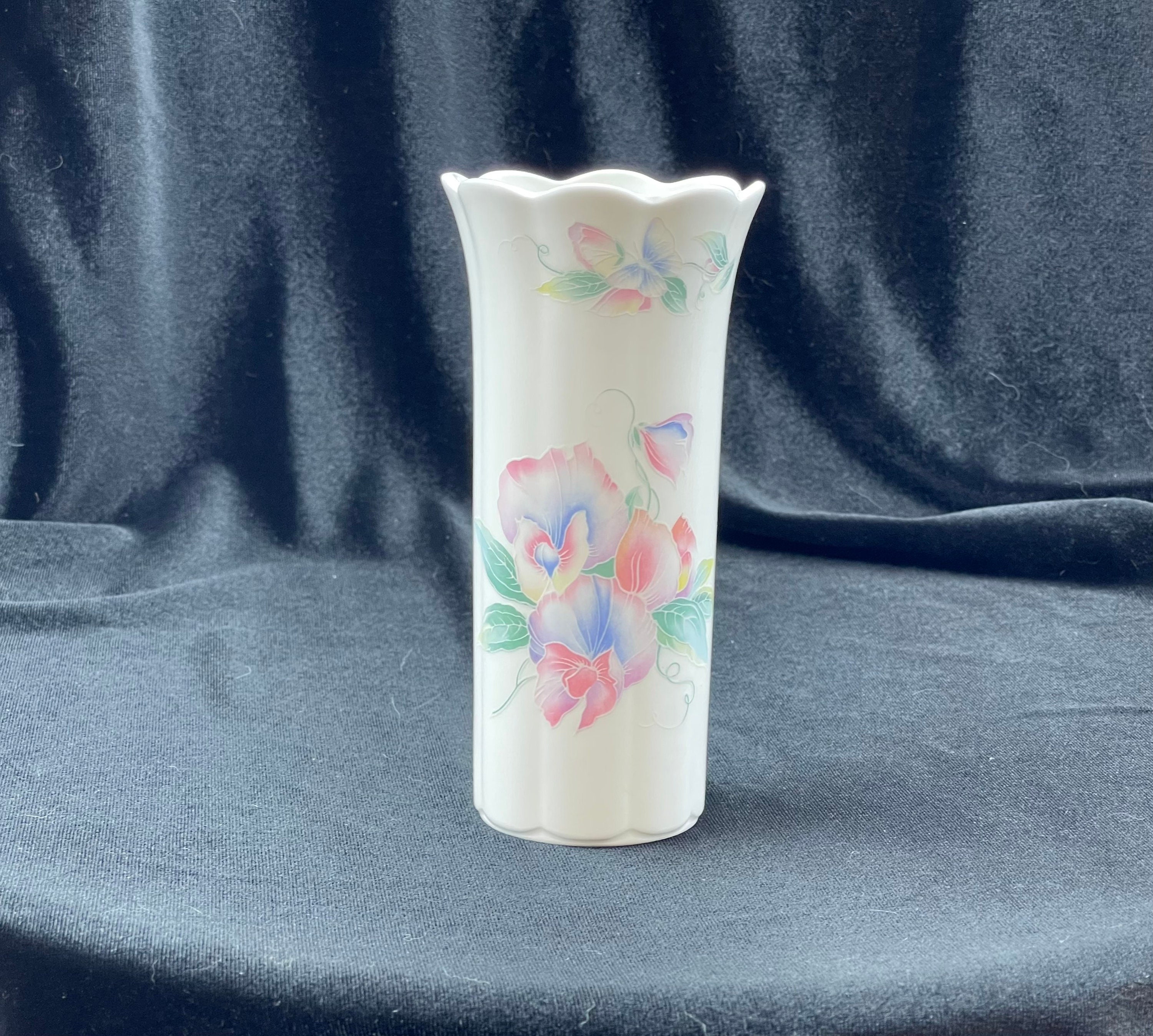 Aynsley Vase Little Sweetheart Vintage Bone Chine Vase Made in