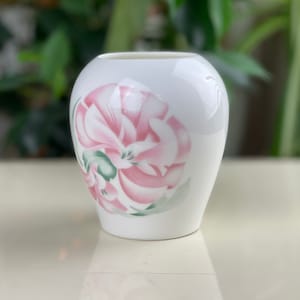 Small Royal Doulton vase made in England