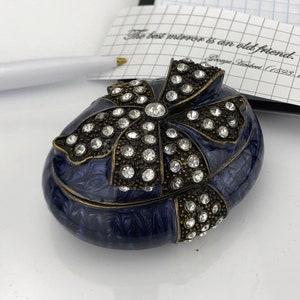 Retro trinket box, small ring box with lid