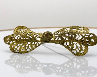 Metalworking ribbon vintage brooch