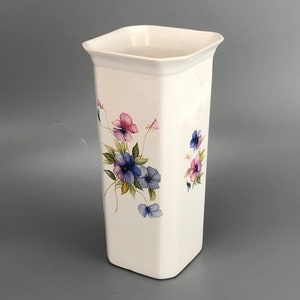 Bemcraft British porcelain flower vase
