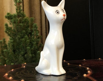 White cat figurine: 20th Century European Decor