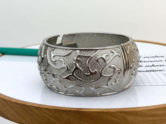 Silver coloured metal bracelet from Europe - image 9