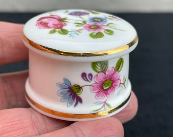 Ring box, trinket box with lid, Queensway jewellery box made from Fine Bone China Porcelain in England, engagement ring box
