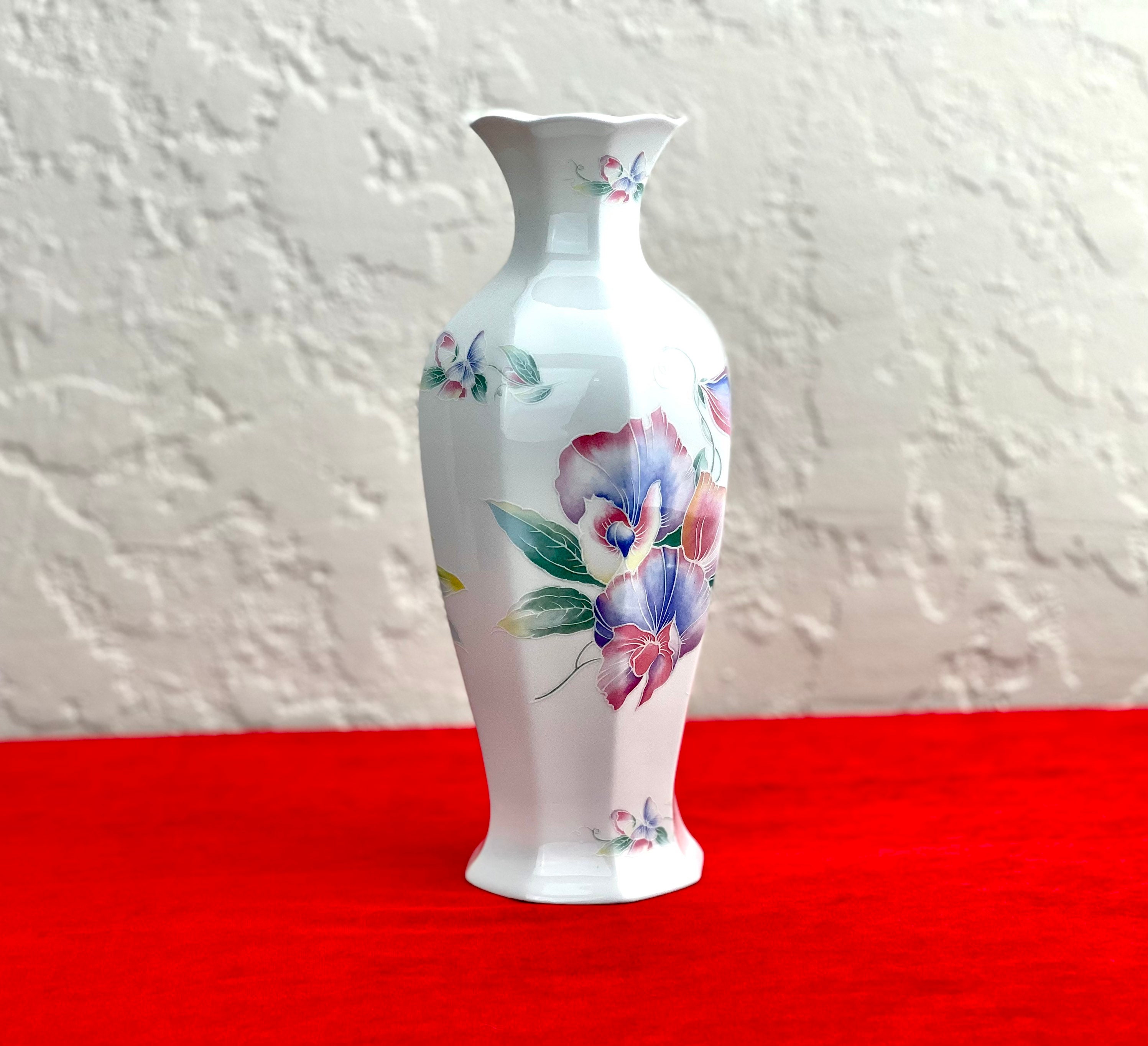 Aynsley Little Sweetheart vase, Antique Aynsley vase, Collectible Aynsley Porcelain vase from English porcelain