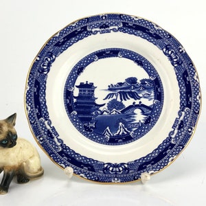 Ringtons dinner plate with golden rims from England