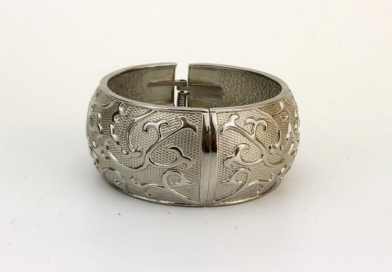 Silver coloured metal bracelet from Europe - image 4