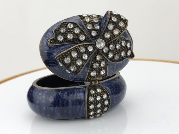 Retro metal crystal decorated box