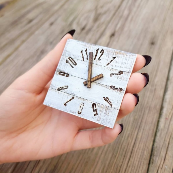 Miniature Dollhouse Farmhouse Wall Clock - Miniature Decorations, Dollhouses, Miniatures 1:12, Dollhouse Furniture, Fairy Garden