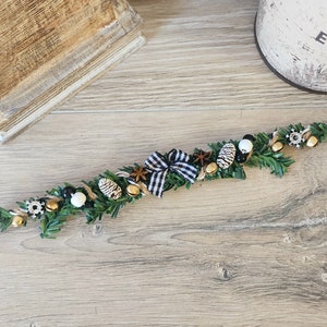 Miniature Dollhouse Christmas Garland (1:12 Scale) - Gift Wrap, Decorations, Fairy House, Accessories, Holidays, Tree, Ornaments, Fireplace