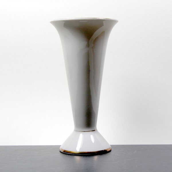 Kleine weiße Vase, Royal Porzellan Bavaria, Handarbeit, 22 Karat Gold, Tulpenform