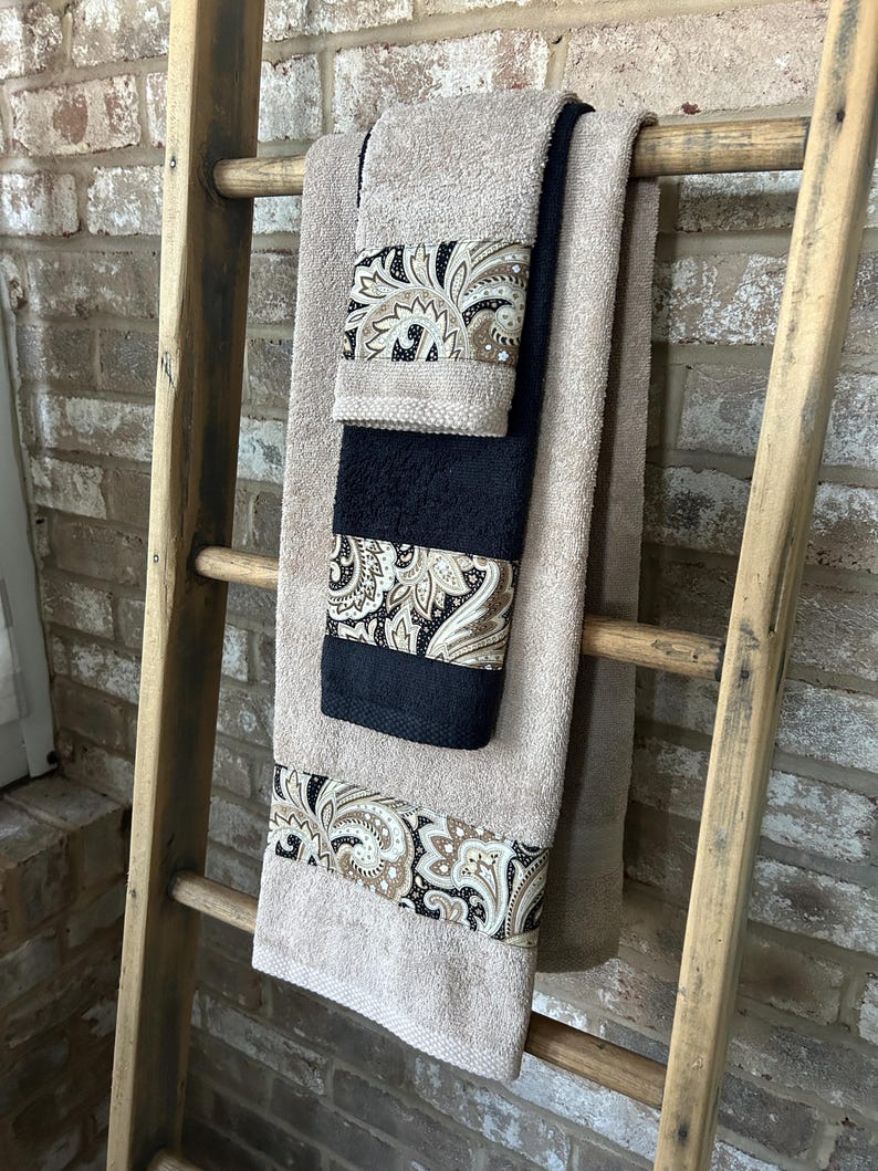 HCbyKristi Paisley Decorative Towel