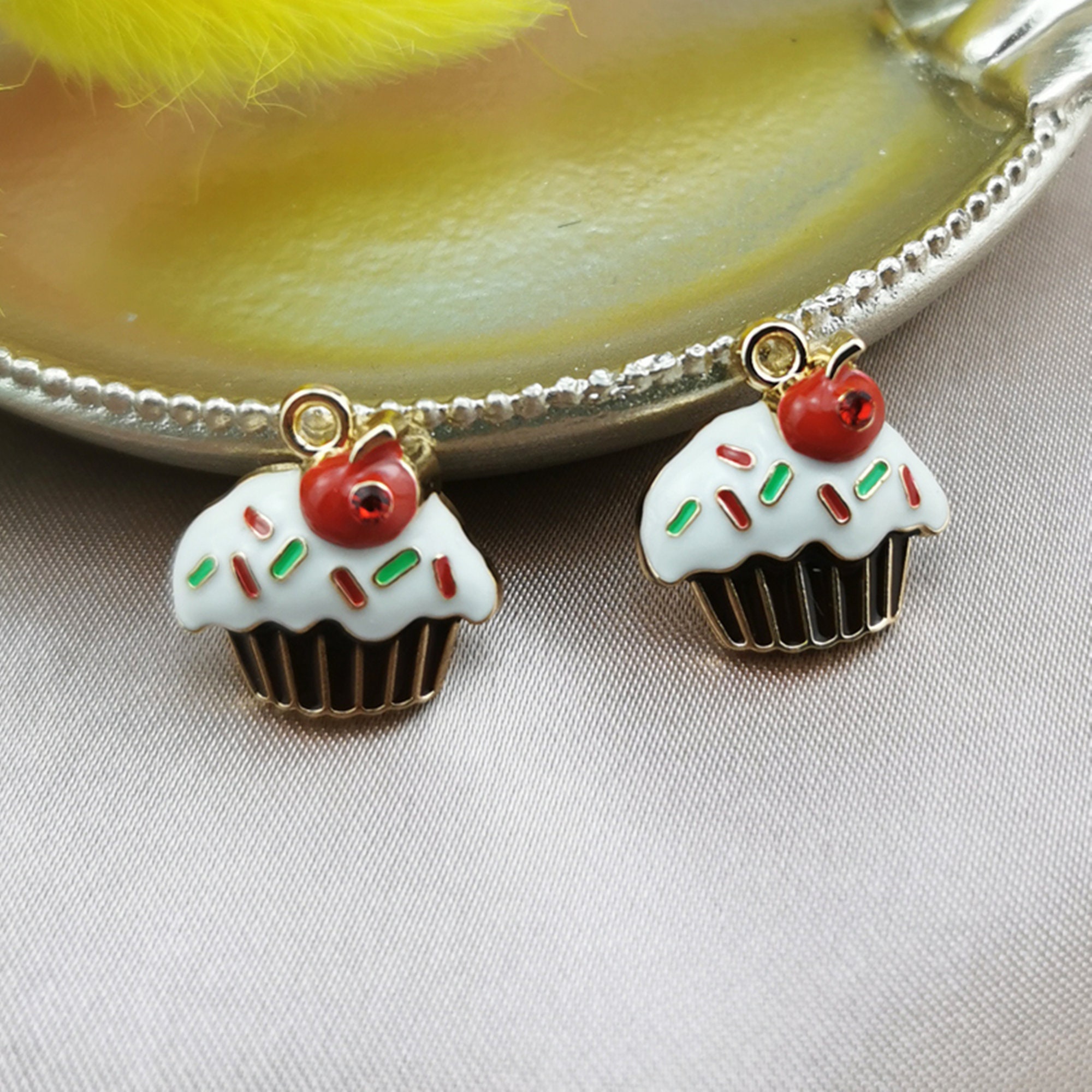 10Pcs Mini Kawaii Enamel Food Donut Cake Ice Cream Pendant DIY Earrings Keychain 10Pcs Mini Kawaii Enamel Food Donut Cake Ice Cream Pendant DIY Earrings Keychain