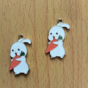 10 30 Cartoon Rabbit Animal Metal Enamel Charm Bunny Charm Akcesoria do tworzenia Crafting Kolczyk Wisiorek Bransoletka Naszyjnik Biżuteria DIY
