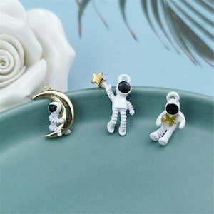 10pcs/pack Cute Pick Stars Astronaut Moon Earring Charms DIY 3D Crafts Phone Case Necklace Pendants Jewelry Make Hand Accessory