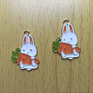10 30 Cartoon Animal Rabbit Enamel Charm Gold Metal Carrot Charms Earrings DIY Key chain Necklace Pendant Bracelet charm Jewelry Accessories