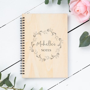 Personalisiertes A5 Holz Blumenkranz Name Notizbuch