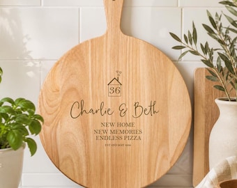 Tabla de pizza personalizada / Regalo para un nuevo hogar / Regalo de inauguración para parejas / Tabla de pizza de madera personalizada