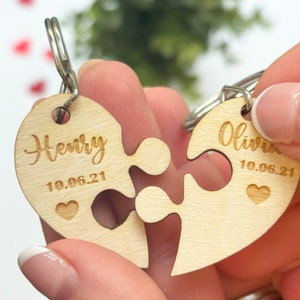 Personalisierte hölzerne Paare Herz Puzzle Schlüsselring-Set | Valentinstag | Geschenk für Paare | Passende Schlüsselanhänger