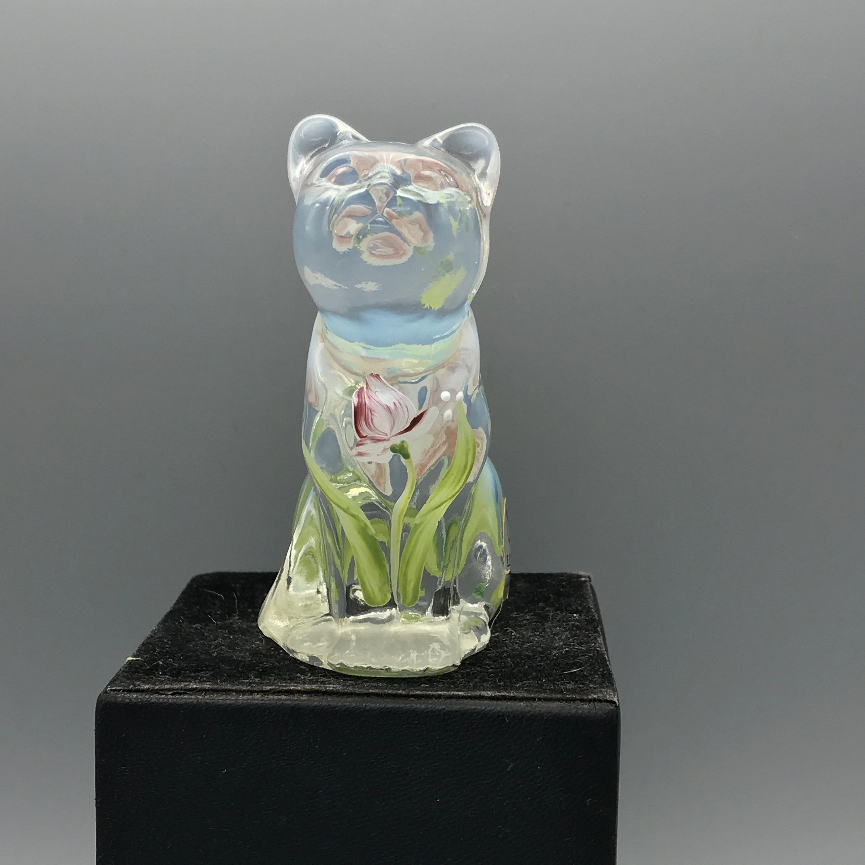 Fenton 95th Anniversary French Opalescent Curious Cat 2000 Dealer