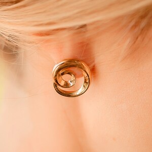 Gold filled earrings, 24k Gold Vermeil Snail Earrings , Twist earrings, Minimalist earrings, Everyday earrings, Dainty earrings, Stud earing
