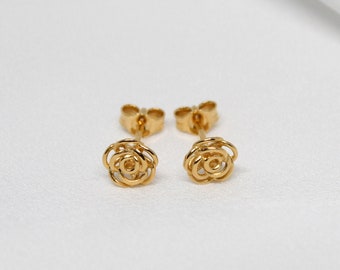 Kleine Blume Ohrringe - Gold Vermeil Ohrstecker - Rose Ohrstecker - Hochzeit Ohrringe - Floral Schmuck - Vergoldet über 925 Sterling Silber